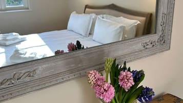 2 dormitorios, escritorio, tabla de planchar con plancha y cuna de viaje