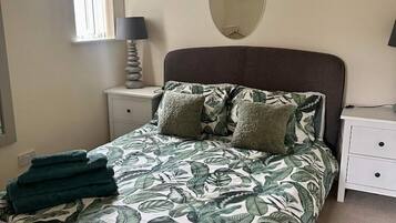 2 bedrooms, iron/ironing board, WiFi, bed sheets