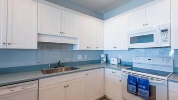公寓客房, 多張床 (White Sands 449) | 私人廚房 | 烤箱、烤麵包機