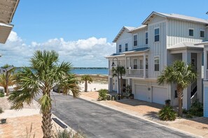 House, Multiple Beds (Dream Maker) | Exterior - Dream Maker (Navarre)