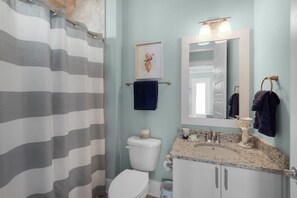 House, Multiple Beds (Dream Maker) | Bathroom | Free toiletries, soap, toilet paper - Dream Maker (Navarre)