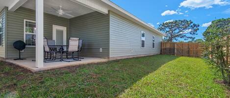 House, Multiple Beds (Sea Navarre) | Outdoor dining