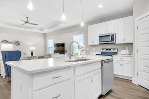 House, Multiple Beds (Sea Navarre) | Private kitchen | Oven, toaster, paper towels