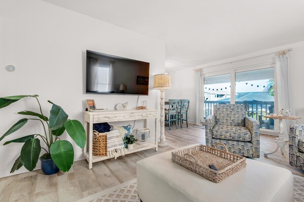 Leilighet, 1 kingsize-seng med sovesofa (Villas on the Gulf unit G8) | Oppholdsområde