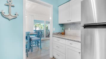 Apartment, 1 King Bed with Sofa bed (Villas on the Gulf unit G8) | Private kitchen | Oven, toaster