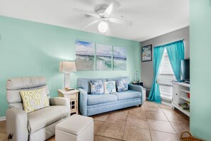 Appartement, 1 très grand lit et 1 canapé-lit (Sunset Harbor Villas 313) | Coin séjour