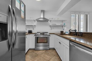 Apartment, 1 Queen Bed (Gulf Winds 101) | Private kitchen | Oven, toaster, paper towels