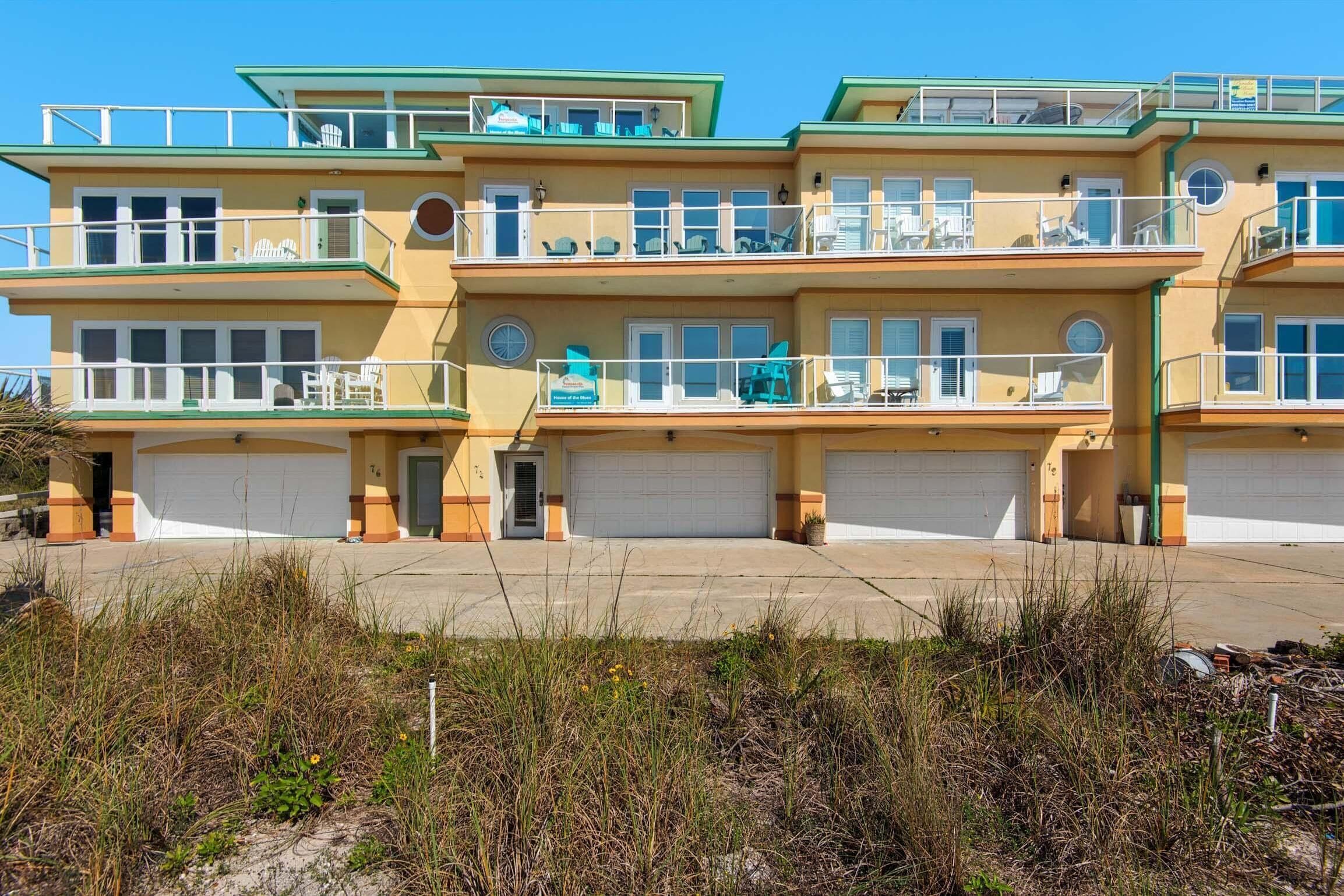 Rumah, Beberapa Tempat Tidur (House of the Blues) | Eksterior