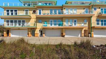 Rumah, Beberapa Tempat Tidur (House of the Blues) | Eksterior