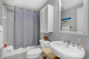 Bathroom - Emerald Isle Unit 1206 (Pensacola Beach)