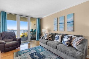 Appartement, 1 très grand lit et 1 canapé-lit (Santa Rosa Dunes 1053) | Aire de séjour | Téléviseur