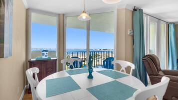 Apartemen, 1 Tempat Tidur King dengan tempat tidur Sofa (Santa Rosa Dunes 1053) | Tempat makan