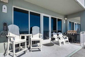 Outdoor dining - White Sands 451- Beach Dreams (Pensacola Beach)