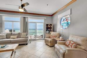 Living area - Seahorse Unit R (Pensacola Beach)