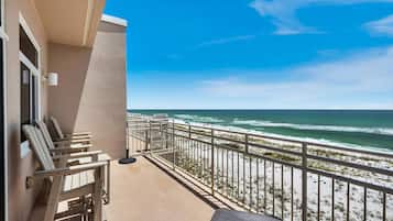 Apartment, 1 King Bed with Sofa bed (Seahorse unit R) | Property grounds