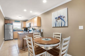 ์ํํธ, ์นจ๋(์ฌ๋ฌ ๊ฐ) (Villas on the Gulf unit A8) | ๋ค์ด๋