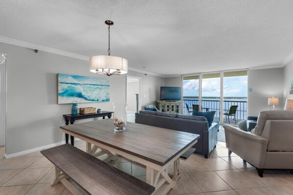 Living area - Tristan Towers Unit 14D (Pensacola Beach)