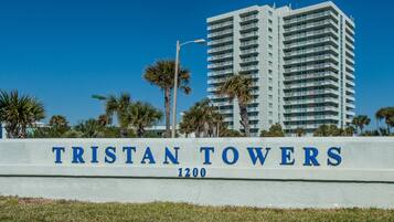 Apartment, Mehrere Betten (Tristan Towers unit 14D) | Aussenbereich