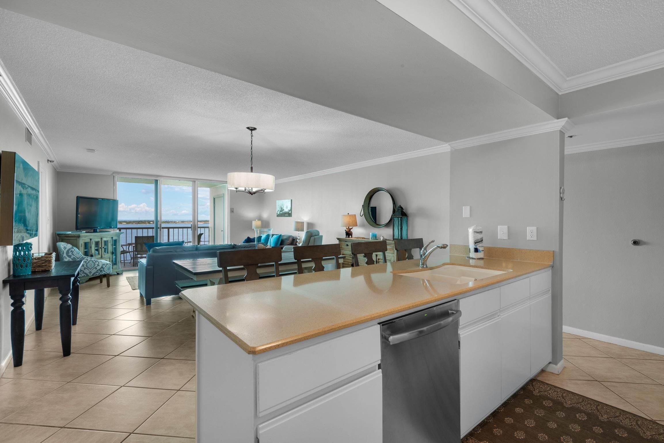 Apartamento, várias camas (Tristan Towers unit 14D) | Parte interna