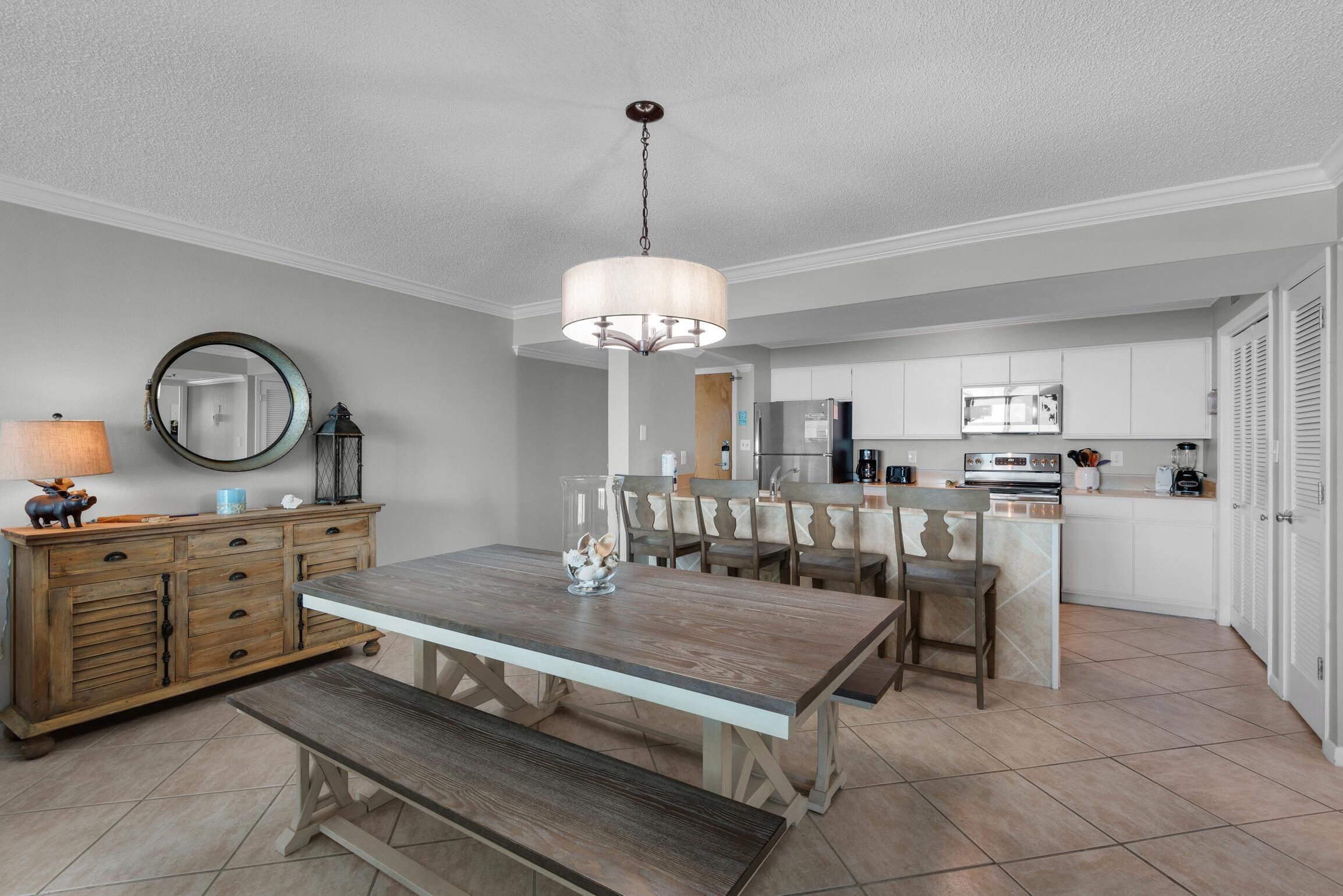 Apartment, Mehrere Betten (Tristan Towers unit 14D) | Speisen