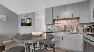 Apartment, Multiple Beds (LaBahia 224) | Private kitchen | Oven, toaster, paper towels