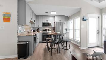 Apartment, 1 Queen Bed with Sofa bed (LaBahia 224) | Private kitchen | Oven, toaster, paper towels