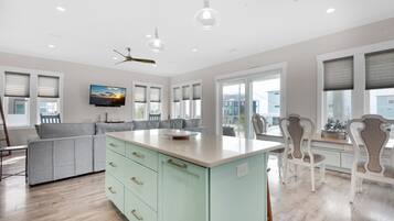 House, Multiple Beds (Nonni 'N Poppy's) | Interior