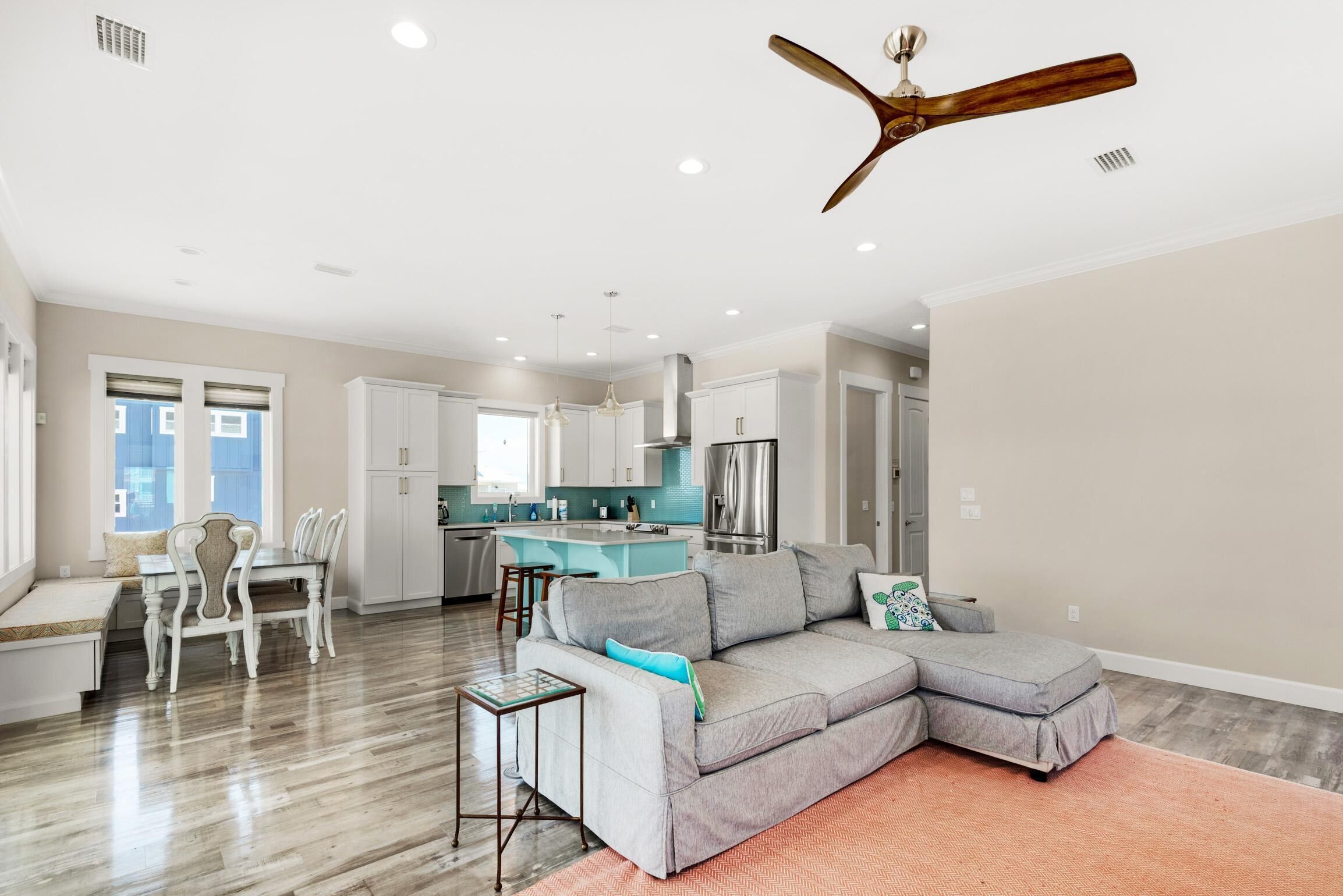 House, Multiple Beds (Nonni 'N Poppy's) | Living area | TV