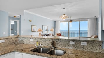 公寓, 多张床 (Santa Rosa Towers unit 1202) | 住宿内部