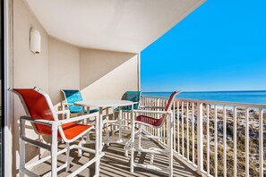 Outdoor dining - Starboard Village 622 (Pensacola Beach)