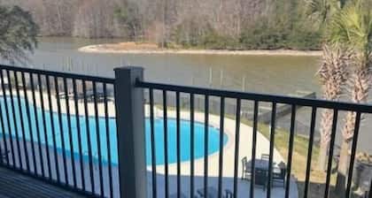 Lakeview Condo close to Fishing, golfing, and hiking.