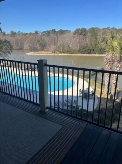 Lakeview Condo close to Fishing, golfing, and hiking.