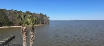 Lakeview Condo close to Fishing, golfing, and hiking.