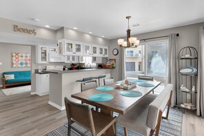 Dining - Regency Cabanas E1 (Pensacola Beach)