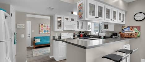 Condo, Multiple Beds (Regency Cabanas E1) | Private kitchen | Oven, toaster, paper towels