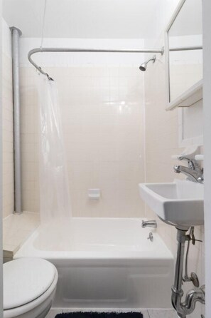 Hair dryer, towels - Lovely 2BR in the Upper East Side (30 DAY MIN) (New York)