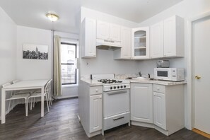 Fridge, microwave, oven, electric kettle - Lovely 2BR in the Upper East Side (30 DAY MIN) (New York)
