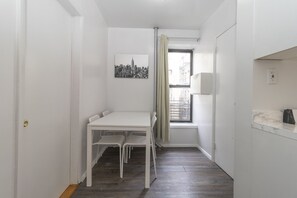Dining - Lovely 2BR in the Upper East Side (30 DAY MIN) (New York)