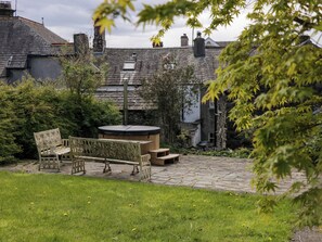 مغطس سبا خارجي