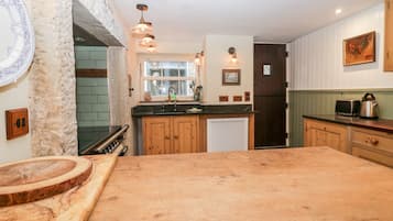 Réfrigérateur, lave-vaisselle, bouilloire électrique, grille-pain