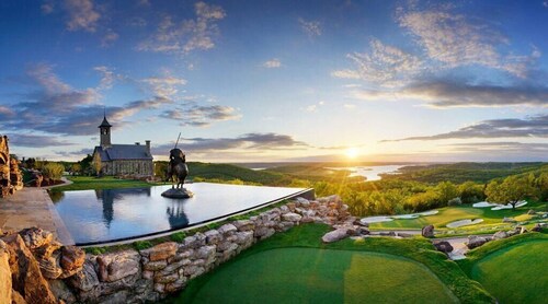 2BR Table Rock Lake Luxury Condo | Sunset Views