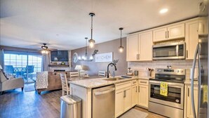 Unclassified image, 5 of 39, button - 2BR Table Rock Lake Luxury Condo | Sunset Views (Hollister)