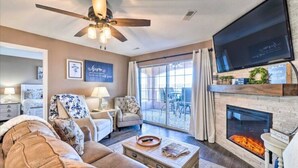 Unclassified image, 4 of 39, button - 2BR Table Rock Lake Luxury Condo | Sunset Views (Hollister)