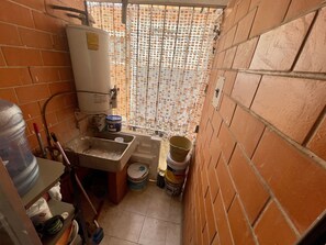 Asciugamani, sapone, shampoo, carta igienica