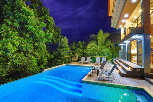 Breathtaking Jungle Views and Abundant Wildlife -  Large pool.