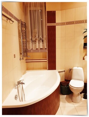 Hårføner, håndklær, såpe og toalettpapir