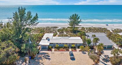 Charming Beach Front Studio Steps to the Sand and Gulf