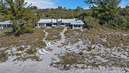 Charming Beach Front Studio Steps to the Sand and Gulf