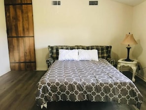 1 bedroom, iron/ironing board, free WiFi, bed sheets