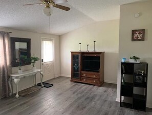 Interior - Twin Oaks- Barn Apartment (Morgan City)